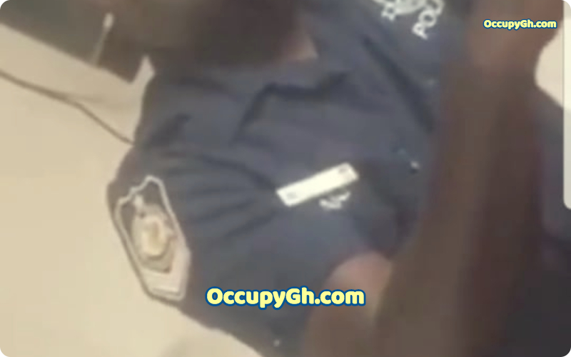 Police Officer Caught Playing With Lady's Breast