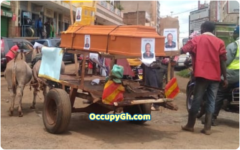 Family Moves Coffin Around Town To Raise Money For Burial (PHOTOS)