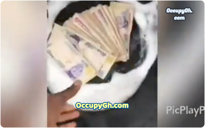 Man Washes Money From ATM With Detergent Amid Fear Of Coronavirus | VIDEO