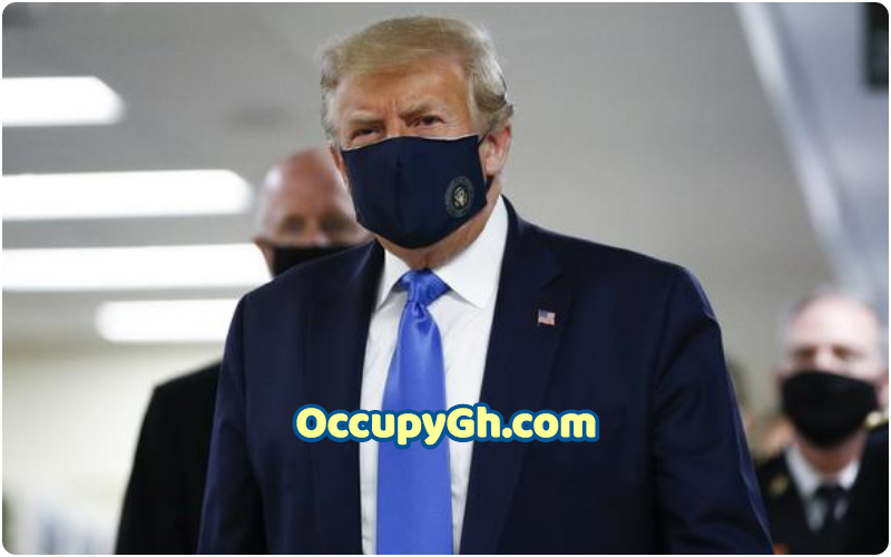 donald trump wears mask