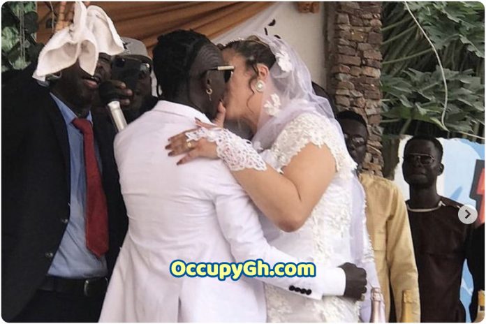 patapaa kissing wife patapaa kissing wife