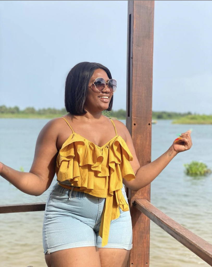 abena korkor flaunts legs