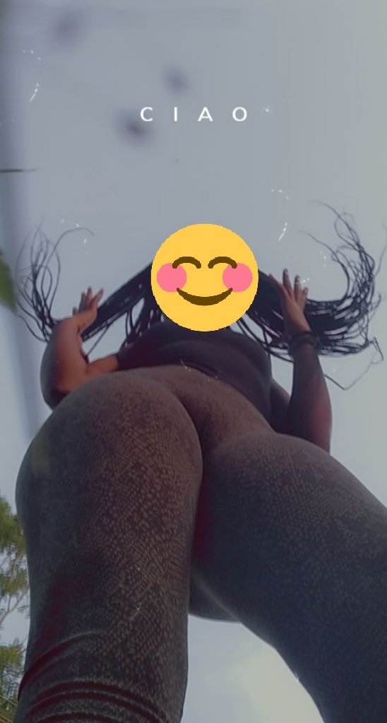 Slay Queen Flaunts Camel T0e