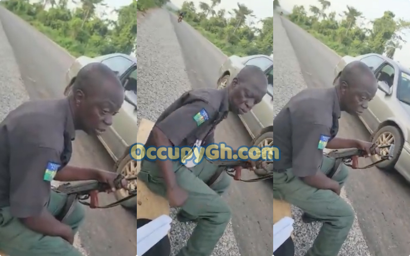 Policeman Caught Tape Requesting Bribe