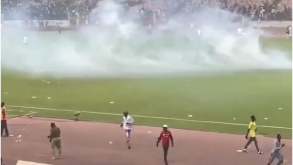 nigerians fans invade pitch