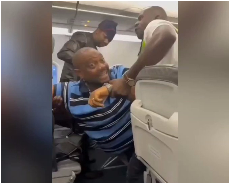 man forced off plane